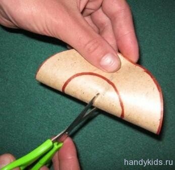 handykidslessons pictures 030 Прорезание отверстия в бумаге