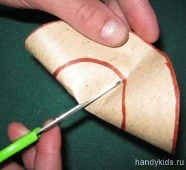 handykidslessons pictures 031 Вырезание отверстия в бумаге