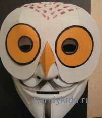 Маска полярной совы Человек в маске полярной совы